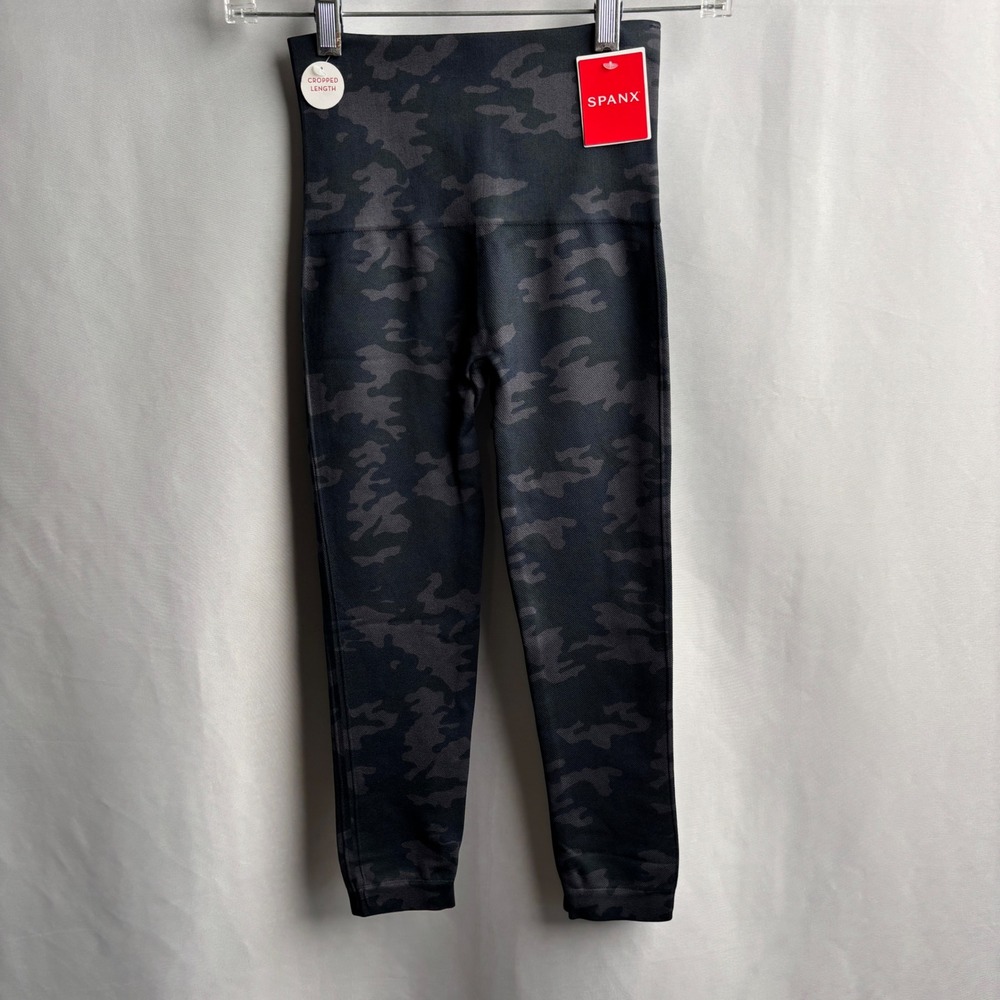 Spanx Black Camo Look At Me Now‎ Cropped Leggings 20099R Small S/P New